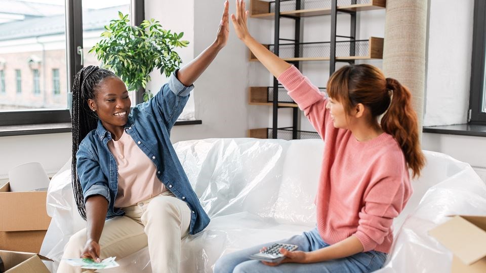 Sparen mit Freunden? So erreichen Sie gemeinsam Ihre Sparziele